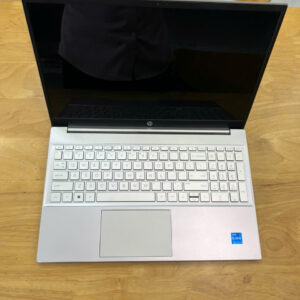 (LIKE NEW) HP Pavilion 15-EG i5 1240P Xe Graphics 8GB RAM 256GB SSD LCD 15.6" FHD IPS