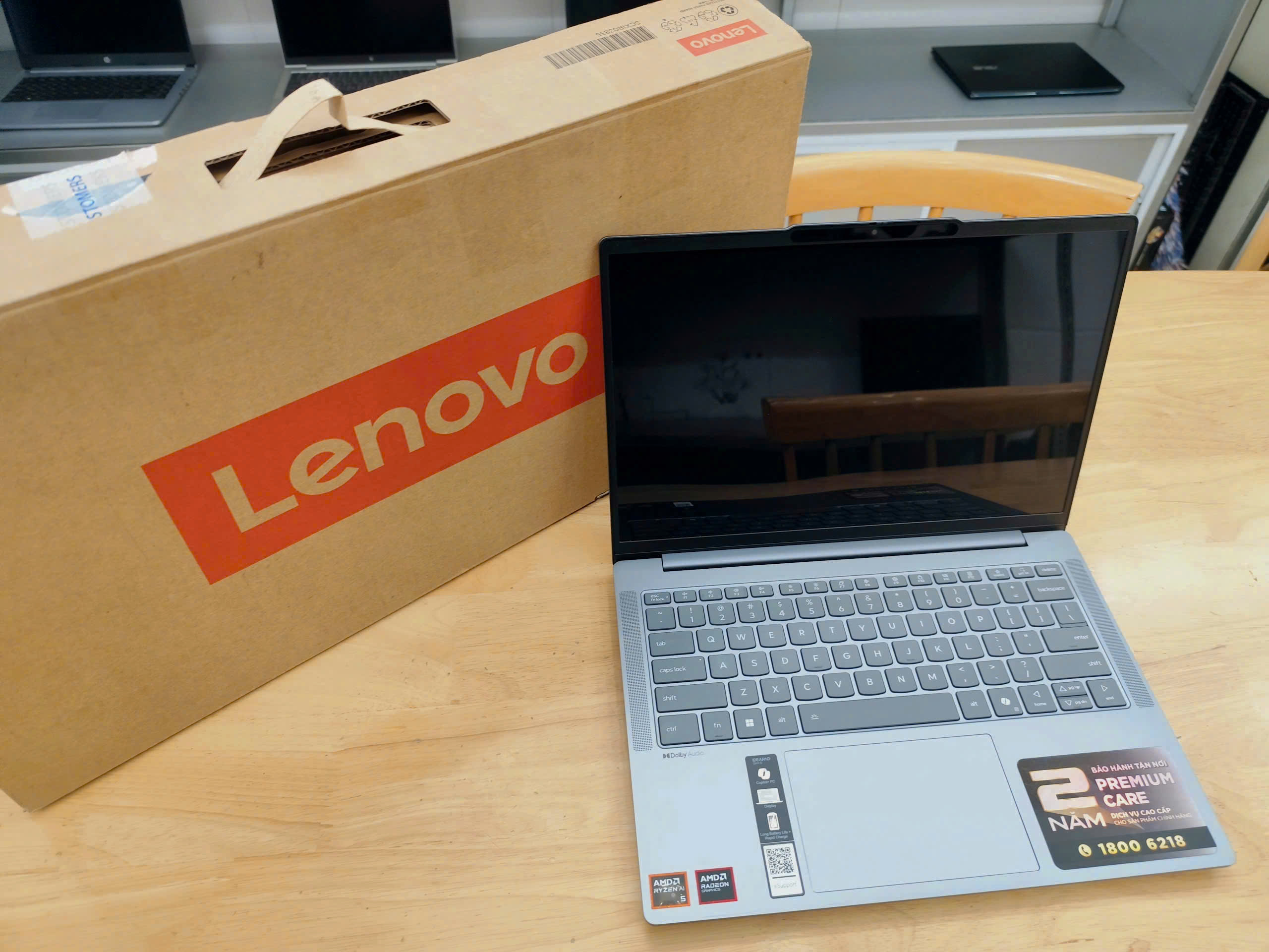 (LIKE NEW) Lenovo IdeaPad Slim 5 14AKP10 Ryzen AI 5 340 Radeon 840M 32GB 512GB 14.0" OLED FHD+