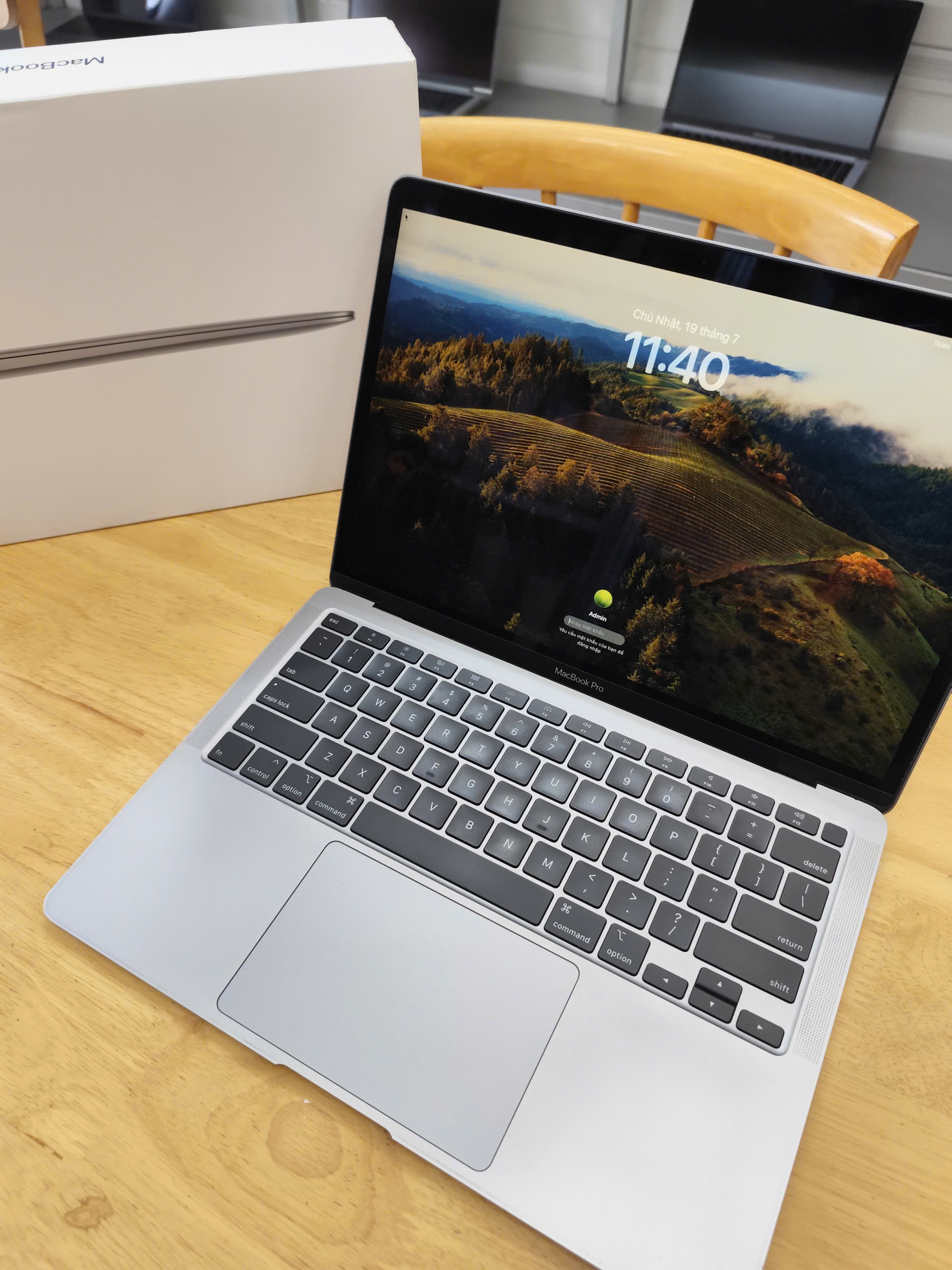 (LIKE NEW) Macbook Air 2020 Core i3 8GB RAM 256GB SSD LCD 13.3" Retina TouchID