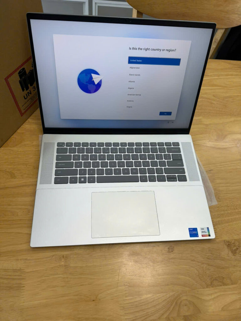 Dell Inspiron 5620 – i5 1240P 16GB RAM 512GB SSD Intel Iris Xe Graphics 16.0″ FHD+ (New)