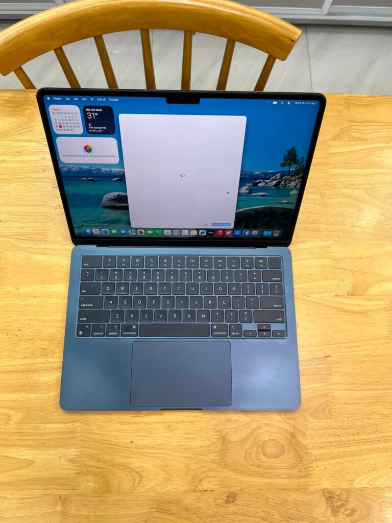 Macbook Air M2 8GB RAM 256GB SSD LCD 13.6"