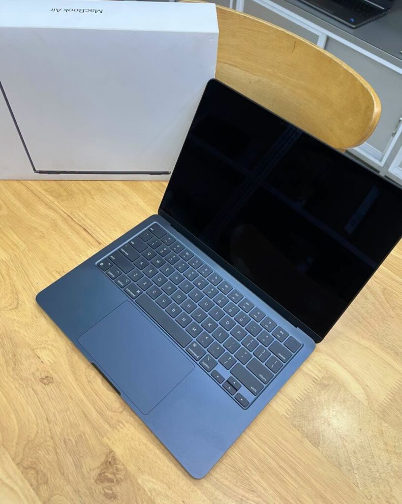 MacBook Air M2 13.6 inch Apple M2 16G 256G LCD 13.6" Liquid Retina Midnight