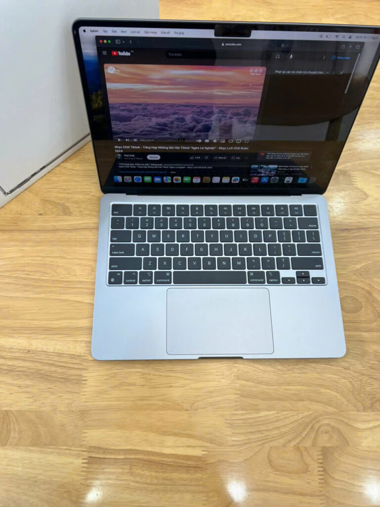 MacBook Air M3 - Apple M3 RAM 16GG SSD 256GG LCD 13.6 inches Retina Touch ID Truetone