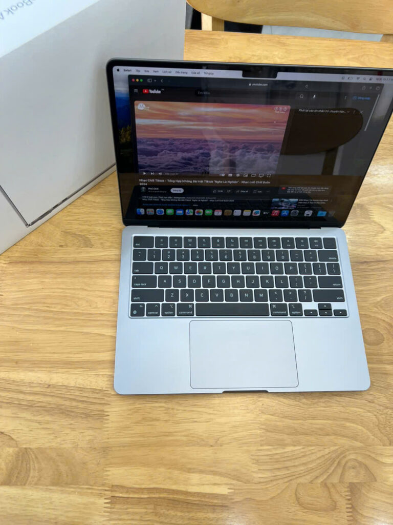 MacBook Air M3 13 inch 2024 8CPU 8GPU 16GB - 256GB - LIKENEW 99%