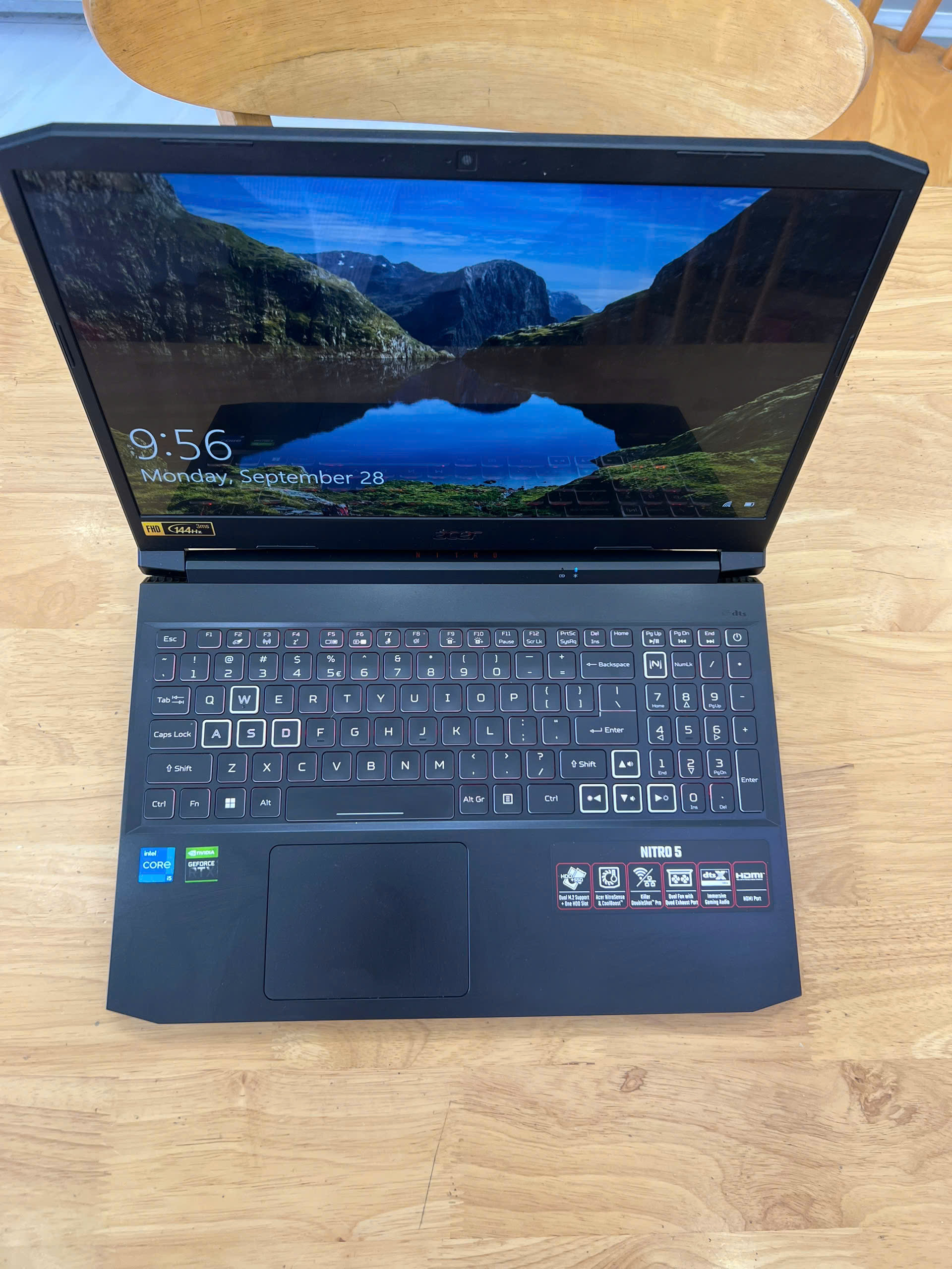 Acer Nitro 5 Eagle Core i5 11400H RAM 8GB SSD 512GB NVMe VGA NVIDIA GeForce RTX 3050 4GB LCD 15.6 inch FHD 144Hz