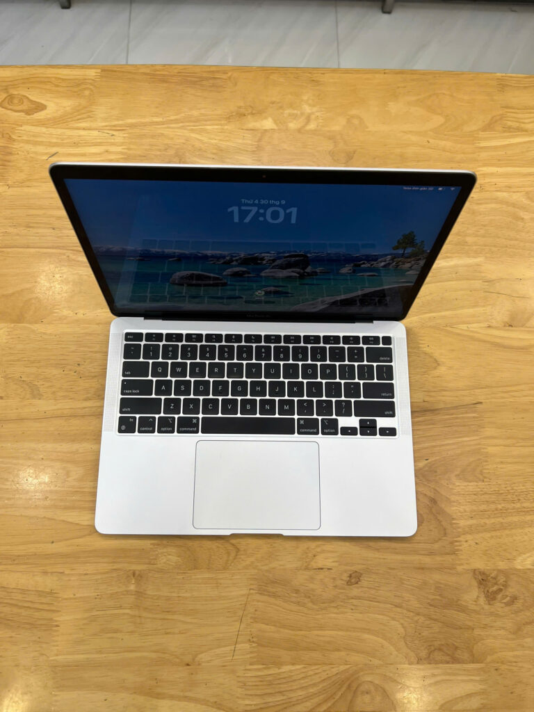 MacBook Air M1 (Silver) Apple M1 RAM 8GB SSD 256GB LCD 13.3 inch Retina TrueTone Touch ID